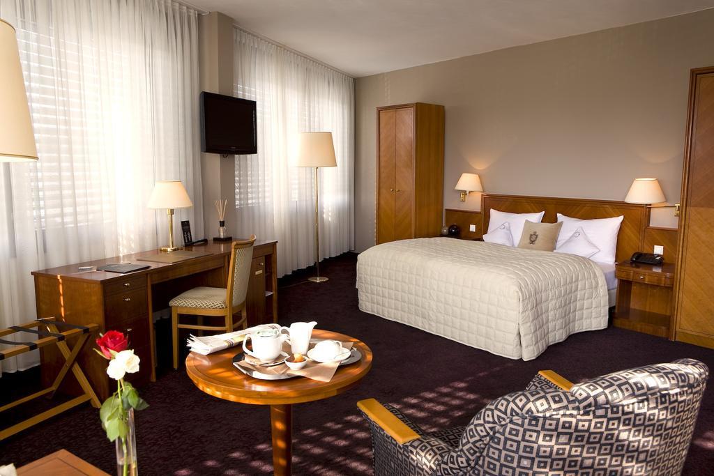 Ross Hotel Stuttgart Exterior photo
